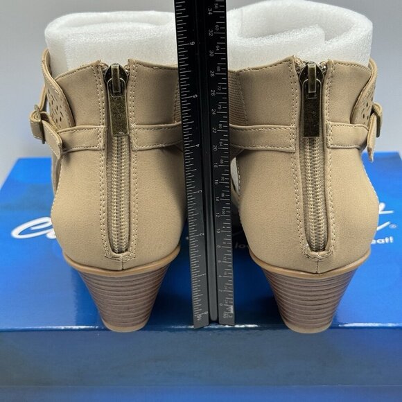 Easy Street Carrigan Sandals 9.5M Sand Peep Toe Booties Cutout Zip Comfort Heel - Picture 4 of 8